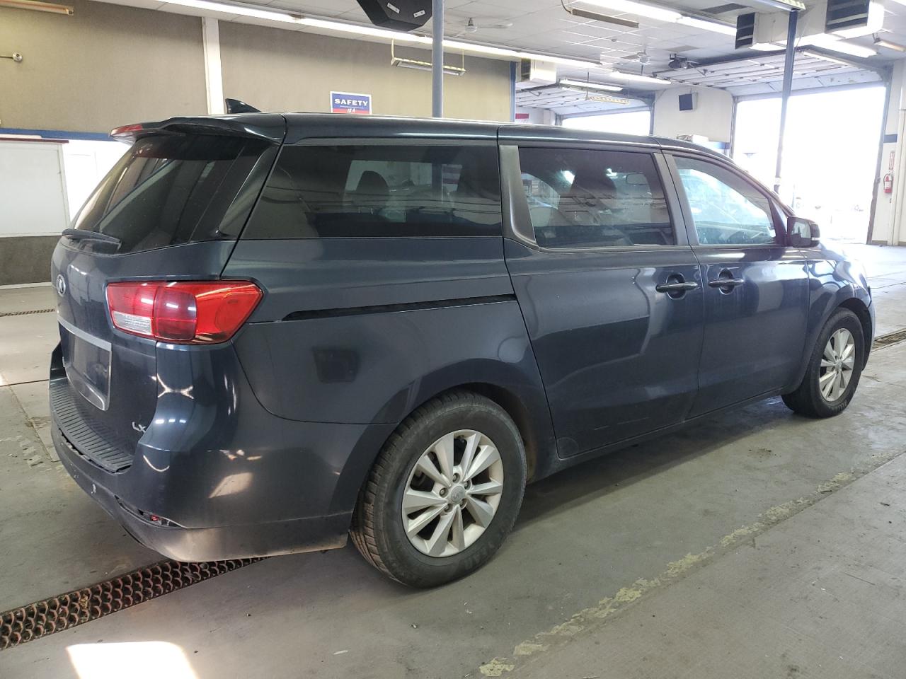 KNDMB5C17H6219799 2017 Kia Sedona Lx