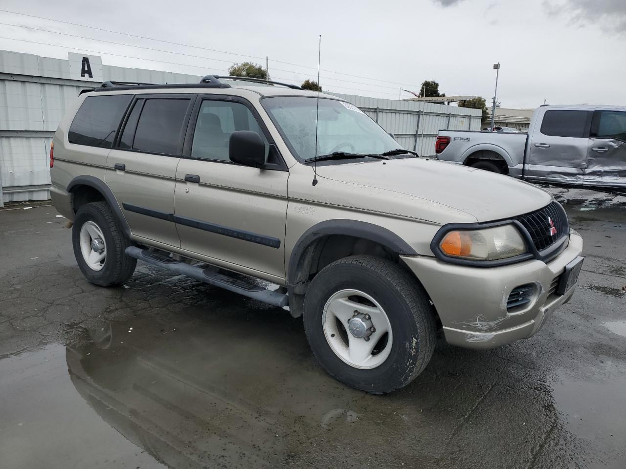 2000 Mitsubishi Montero Sport Ls VIN: JA4LS31H3YP019989 Lot: 82031914