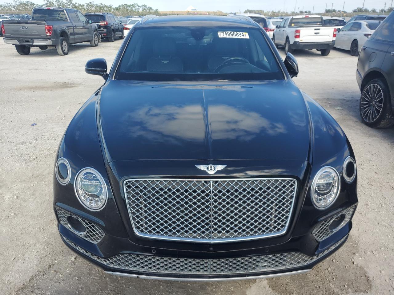 SJAAC2ZV9JC018049 2018 Bentley Bentayga