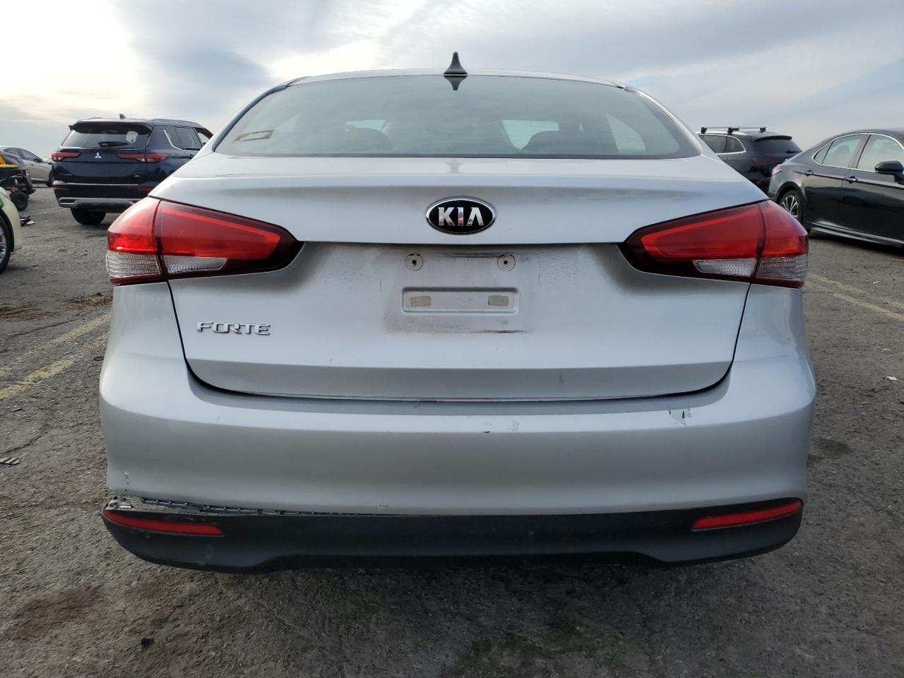 2017 Kia Forte Lx VIN: 3KPFK4A78HE010625 Lot: 82619094