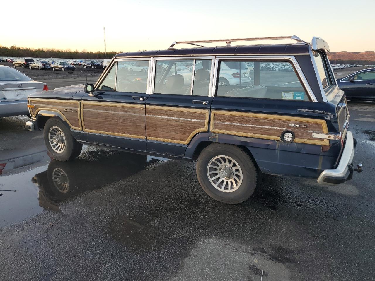 1987 Jeep Grand Wagoneer VIN: 1JCNJ15U2HT153606 Lot: 81936544