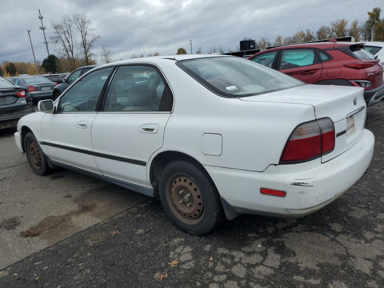 1996 Honda Accord Lx VIN: 1HGCD5633TA087165 Lot: 81631574