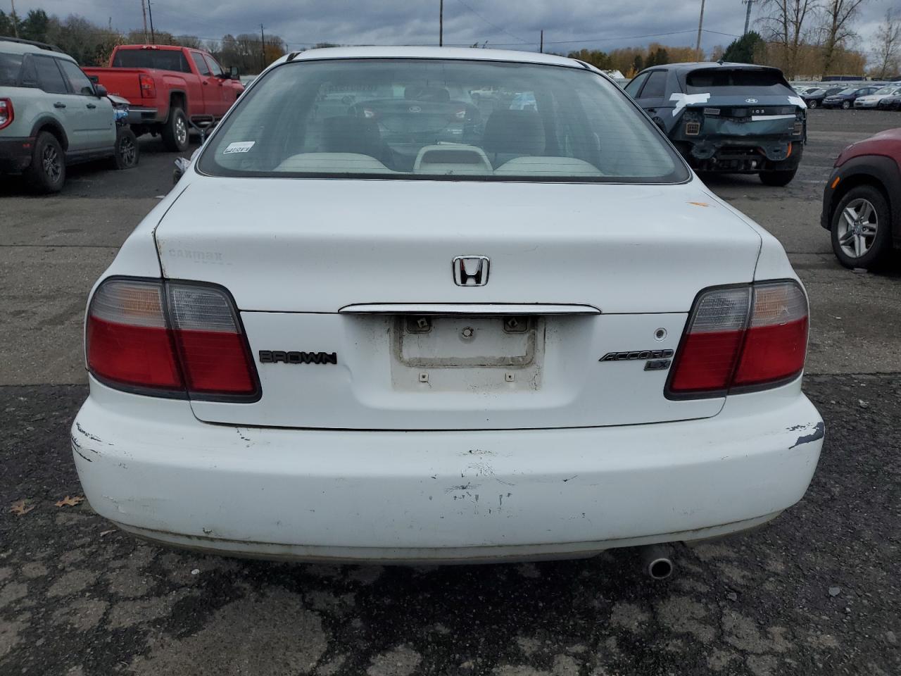 1996 Honda Accord Lx VIN: 1HGCD5633TA087165 Lot: 81631574