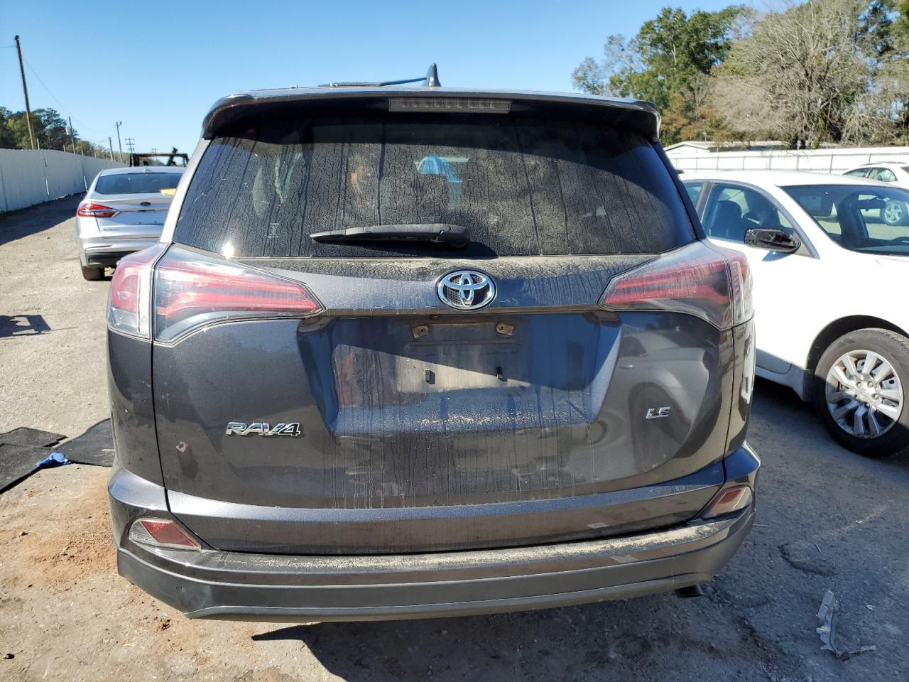 JTMZFREV7JJ172987 2018 Toyota Rav4 Le