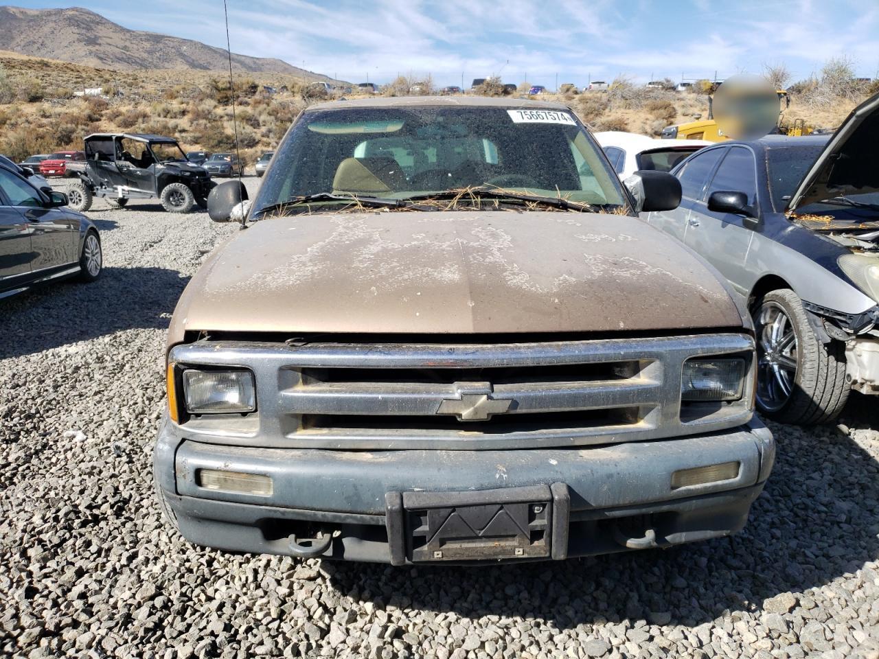 1997 Chevrolet Blazer VIN: 1GNCT18W5VK104375 Lot: 81480684