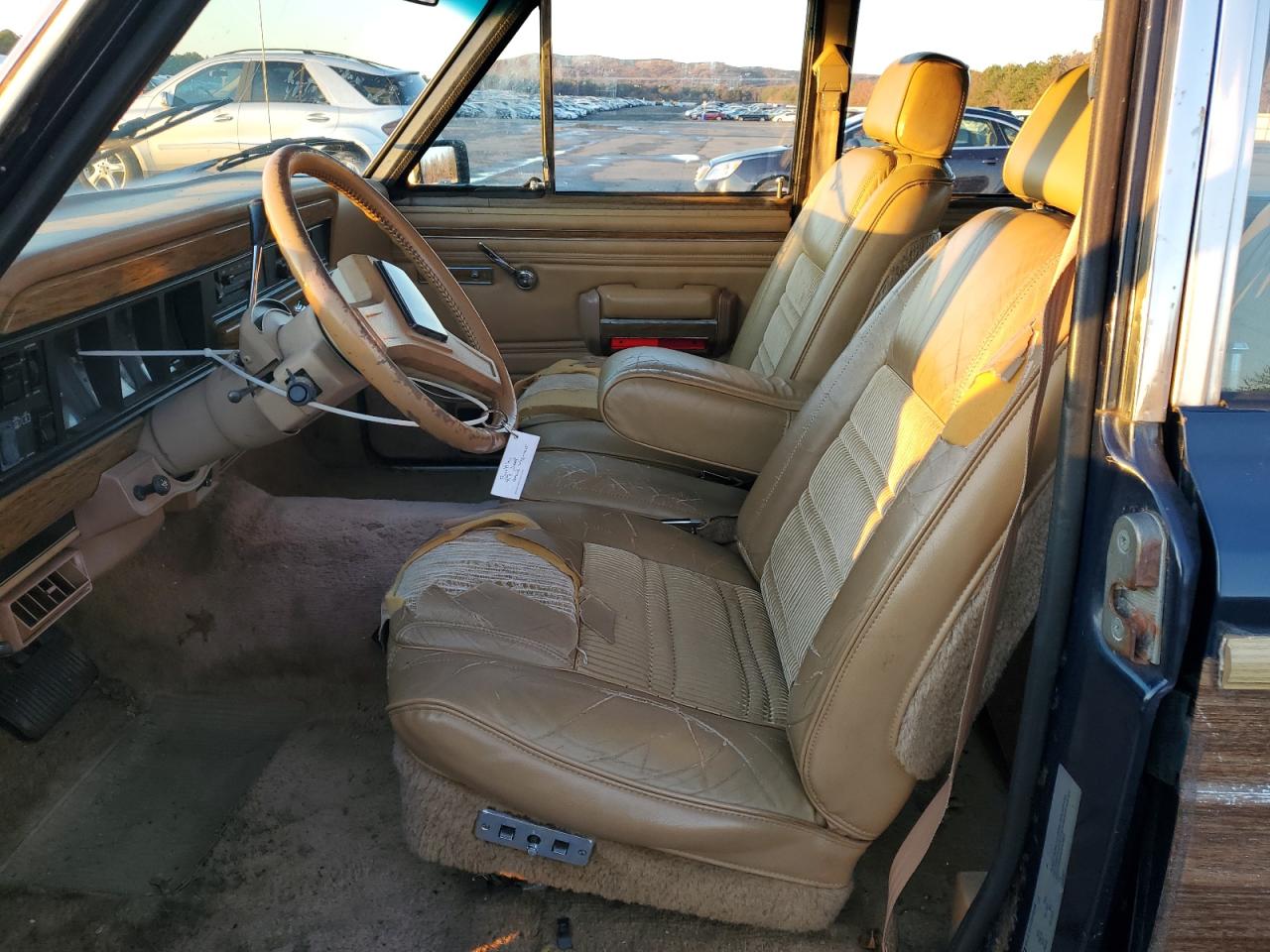 1987 Jeep Grand Wagoneer VIN: 1JCNJ15U2HT153606 Lot: 81936544