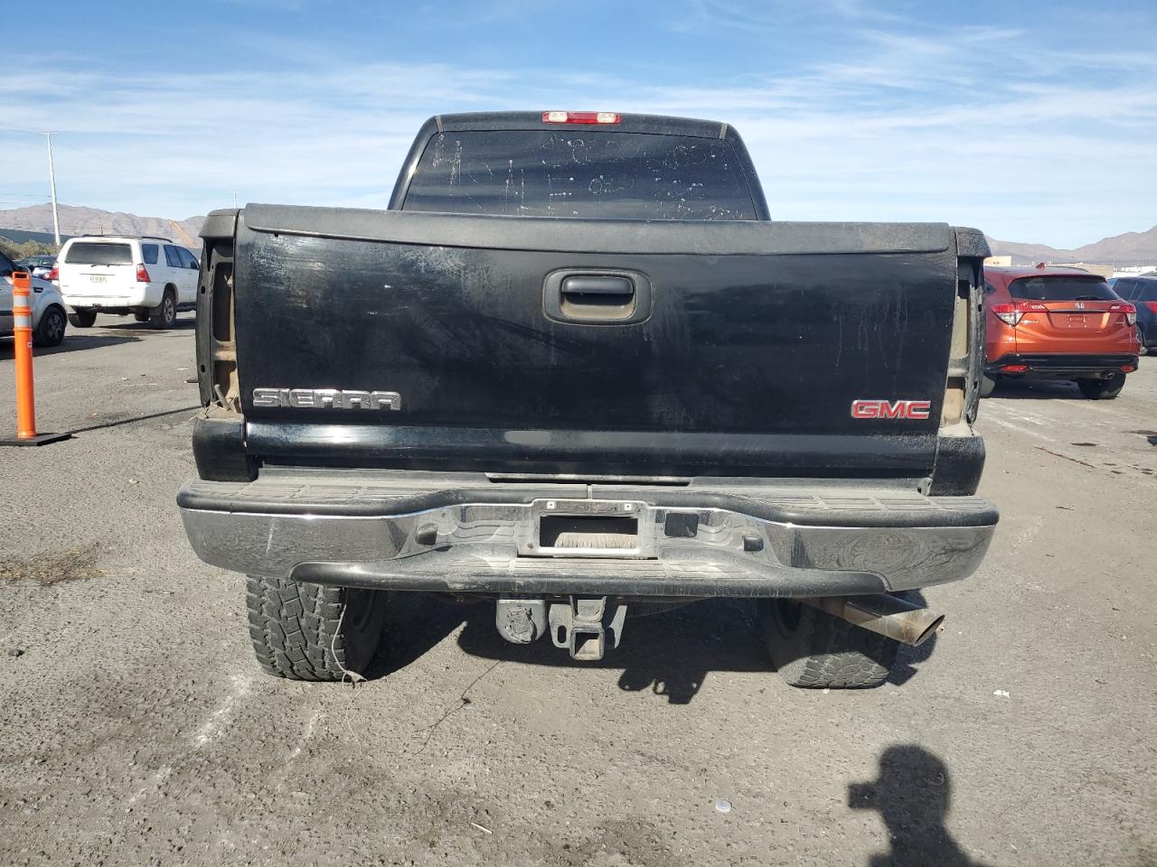 2006 GMC Sierra K2500 Heavy Duty VIN: 1GTHK23U26F157221 Lot: 83045244