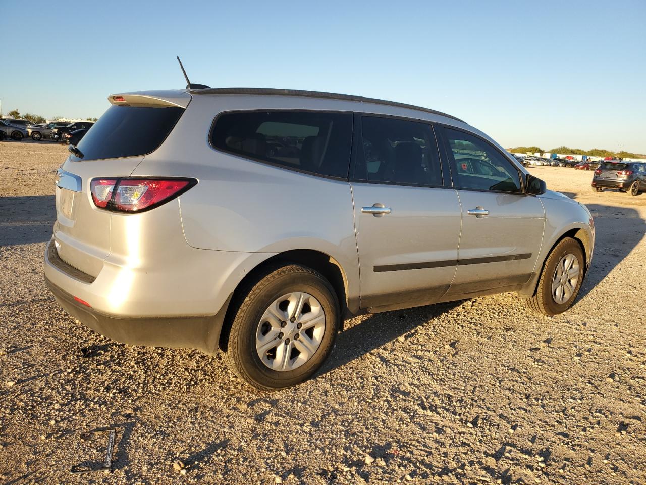 2017 Chevrolet Traverse Ls VIN: 1GNKRFED4HJ324305 Lot: 81313504