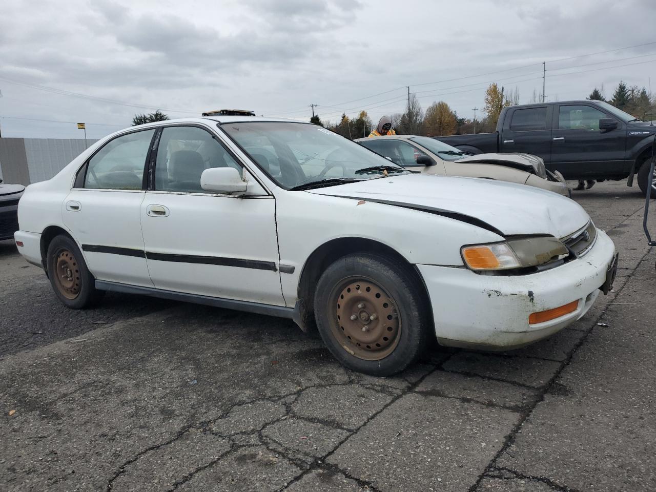 1996 Honda Accord Lx VIN: 1HGCD5633TA087165 Lot: 81631574