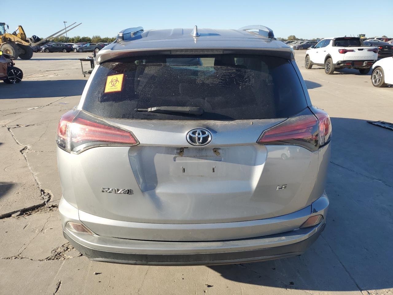 2T3ZFREV5GW246353 2016 Toyota Rav4 Le