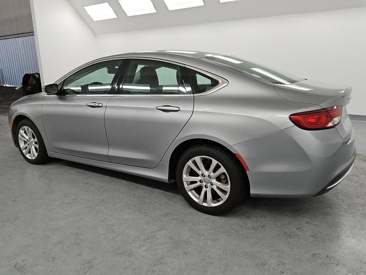 2015 Chrysler 200 Limited VIN: 1C3CCCAB0FN577665 Lot: 79929534