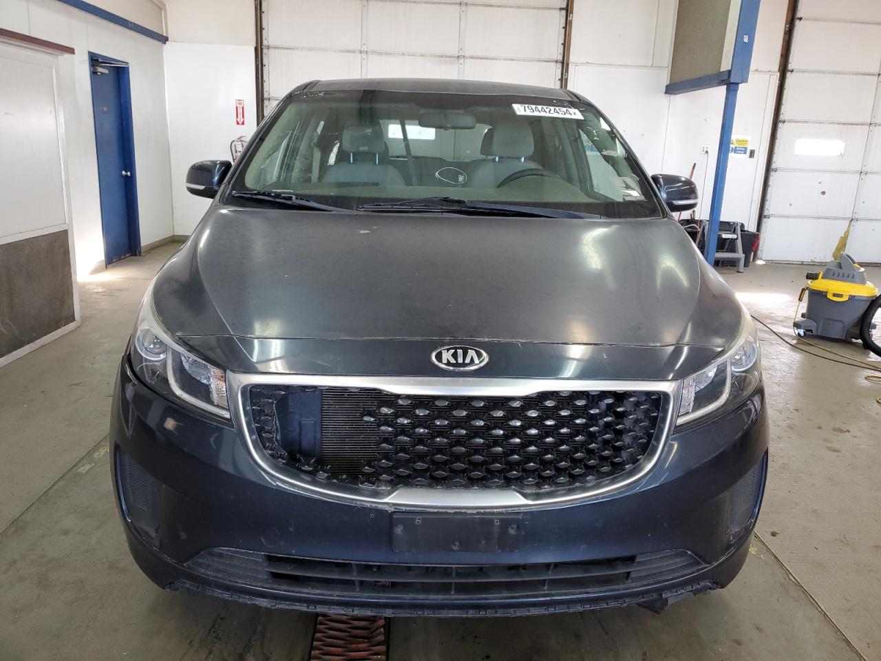 KNDMB5C17H6219799 2017 Kia Sedona Lx