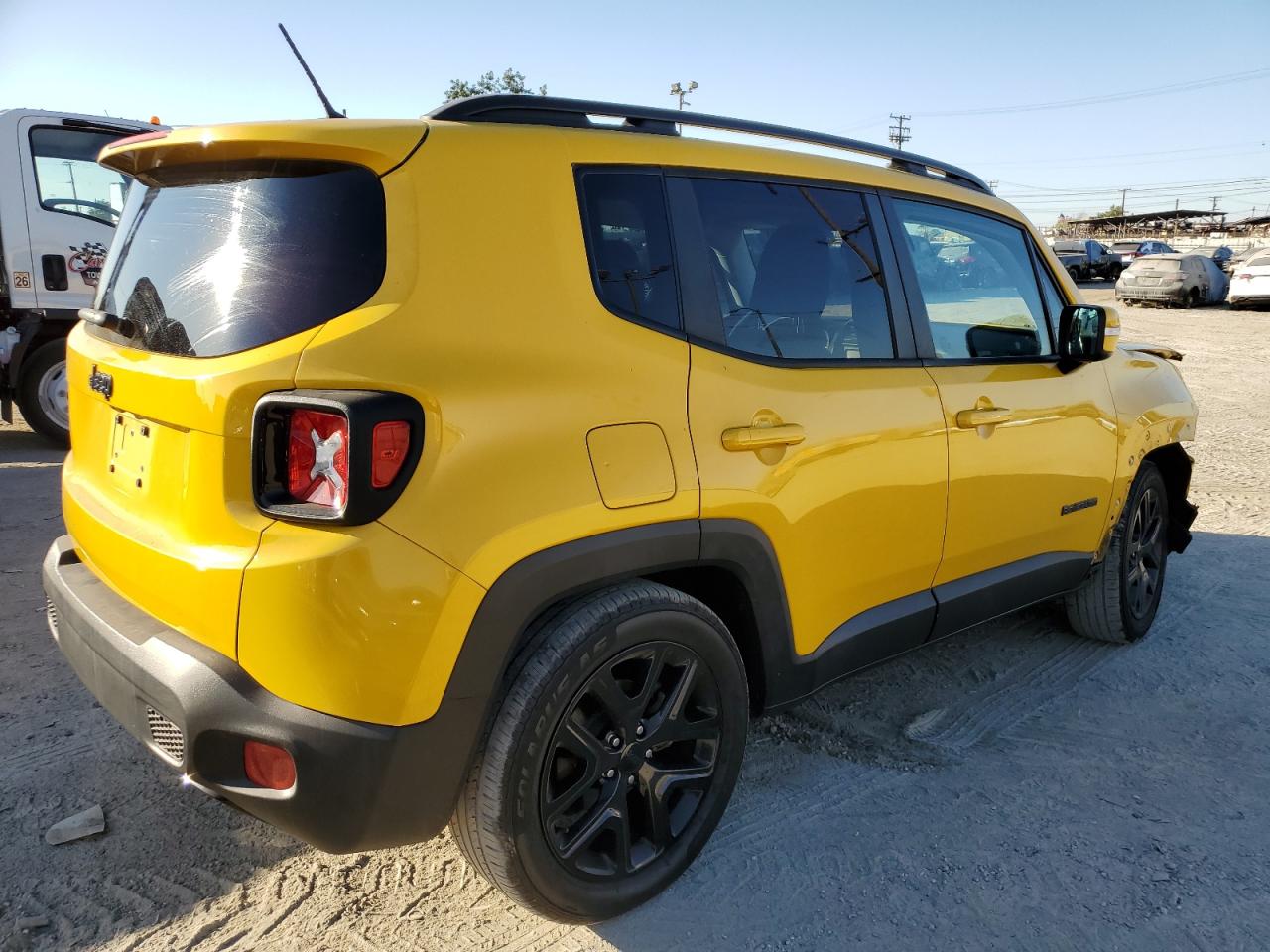 2017 Jeep Renegade Latitude VIN: ZACCJABBXHPG38647 Lot: 81373894