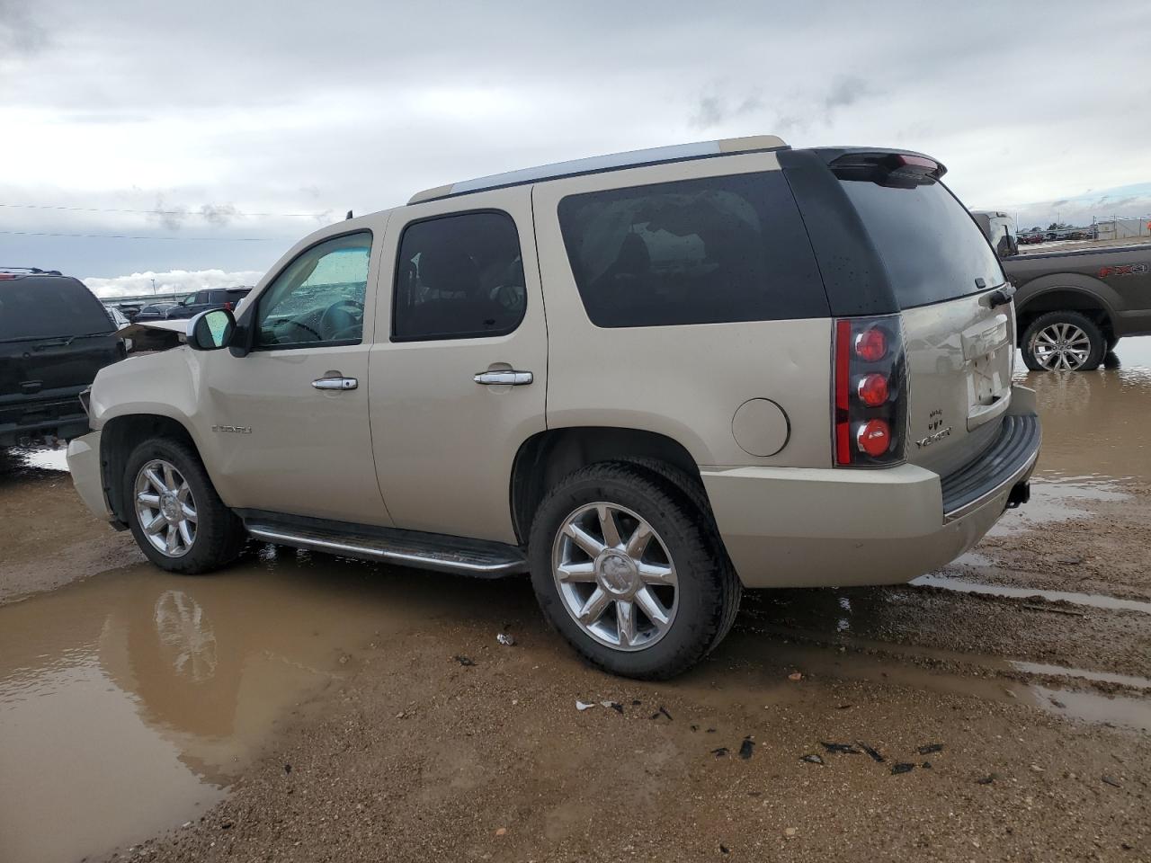 2008 GMC Yukon Denali VIN: 1GKFK63868J115852 Lot: 78908254