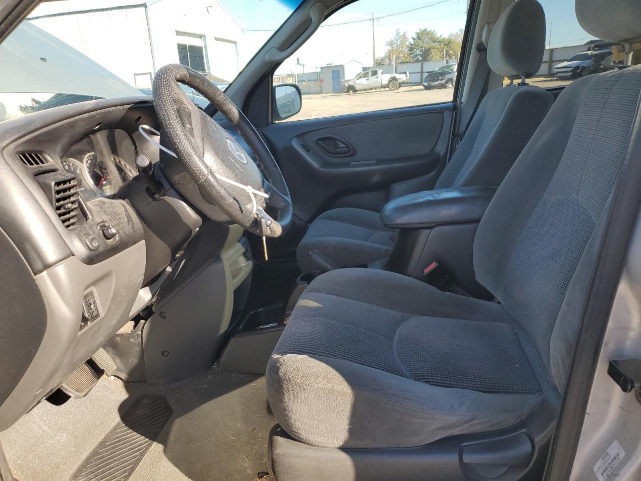 4F2YZ04154KM15773 2004 Mazda Tribute Lx