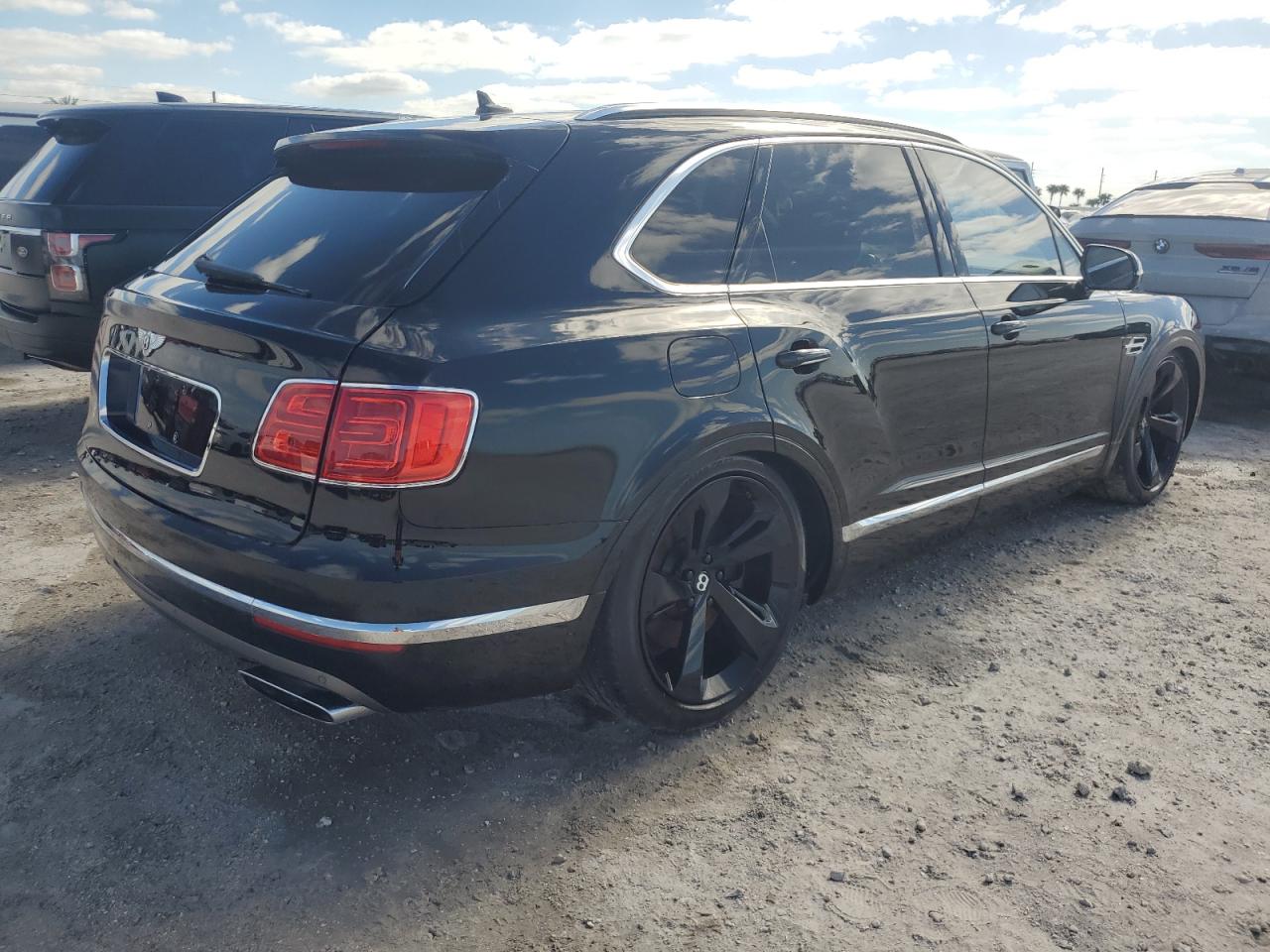 SJAAC2ZV9JC018049 2018 Bentley Bentayga