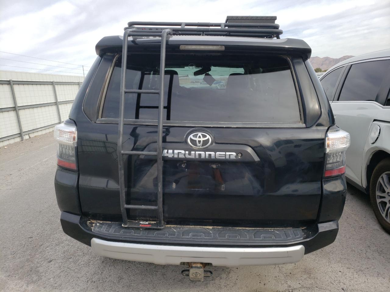 JTEBU5JR4J5500833 2018 Toyota 4Runner Sr5/Sr5 Premium