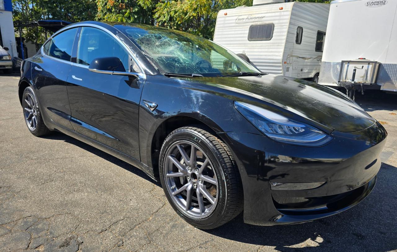 5YJ3E1EA0JF173302 2018 Tesla Model 3