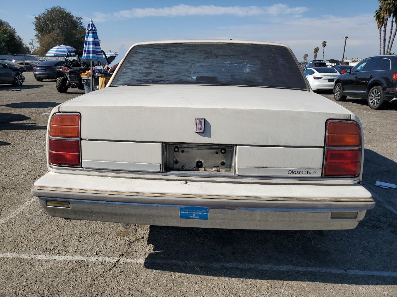 1G3HY54C6J1800245 1988 Oldsmobile Delta 88 Royale Brougham