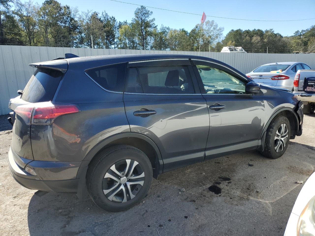 JTMZFREV7JJ172987 2018 Toyota Rav4 Le