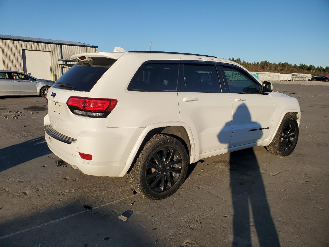 1C4RJFAG9JC302924 2018 Jeep Grand Cherokee Laredo