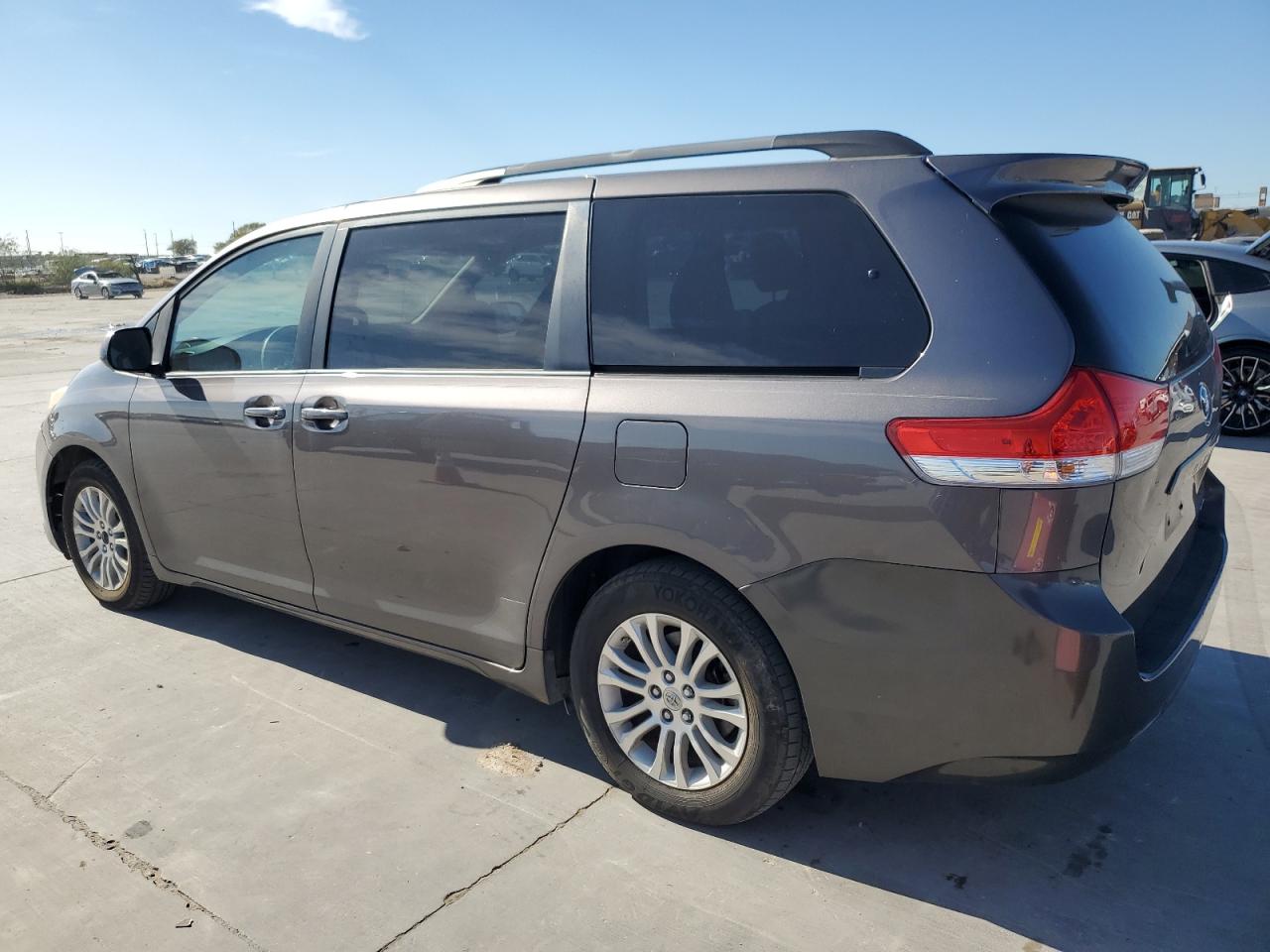 5TDYK3DC7CS185362 2012 Toyota Sienna Xle