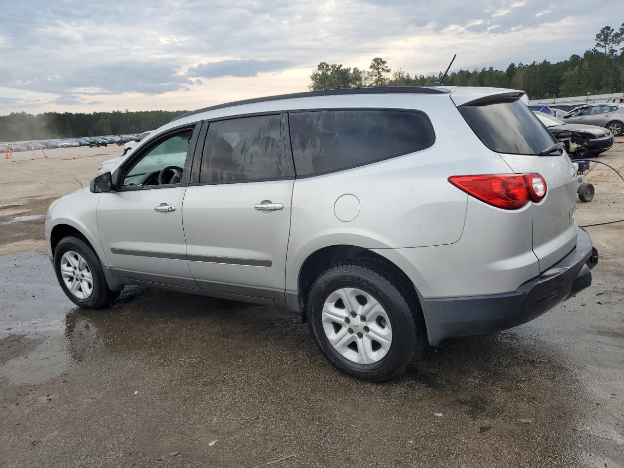 2011 Chevrolet Traverse Ls VIN: 1GNKRFED9BJ219847 Lot: 81047374