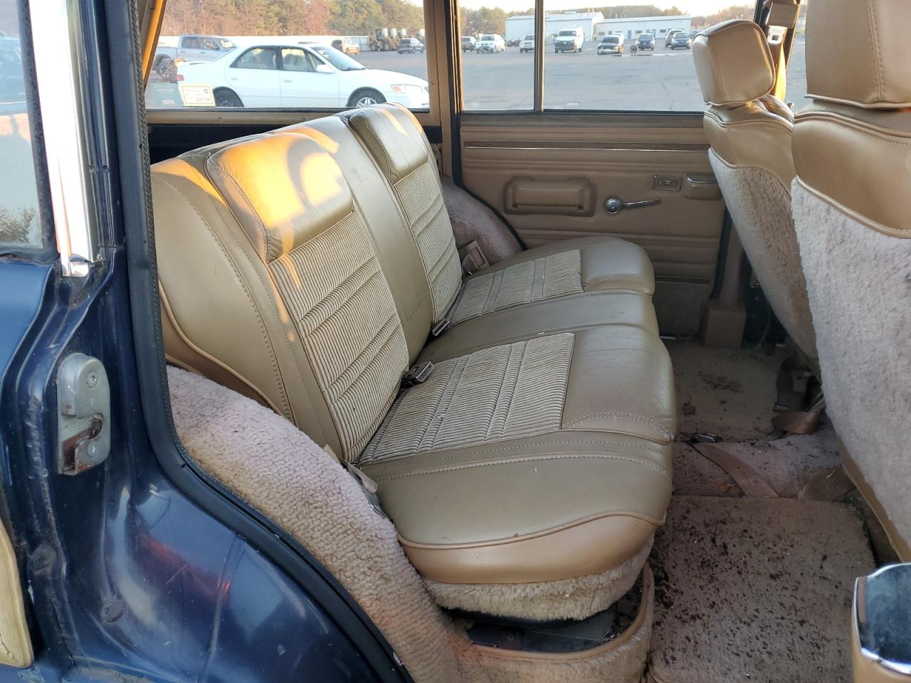 1987 Jeep Grand Wagoneer VIN: 1JCNJ15U2HT153606 Lot: 81936544