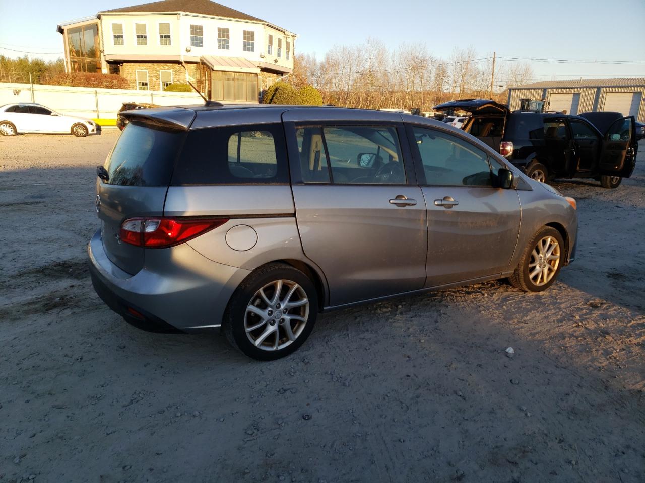 JM1CW2DL8C0126946 2012 Mazda 5