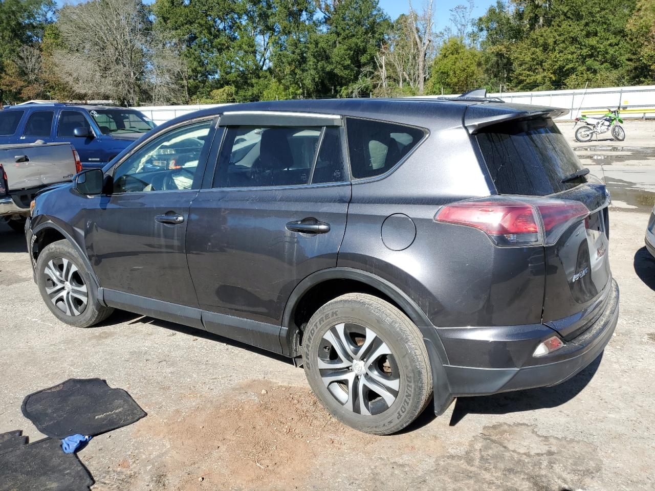 JTMZFREV7JJ172987 2018 Toyota Rav4 Le