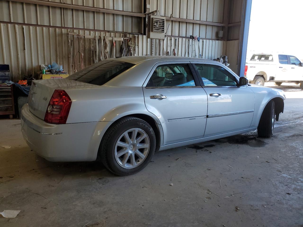 2010 Chrysler 300 Touring VIN: 2C3CA5CV3AH325905 Lot: 80989604