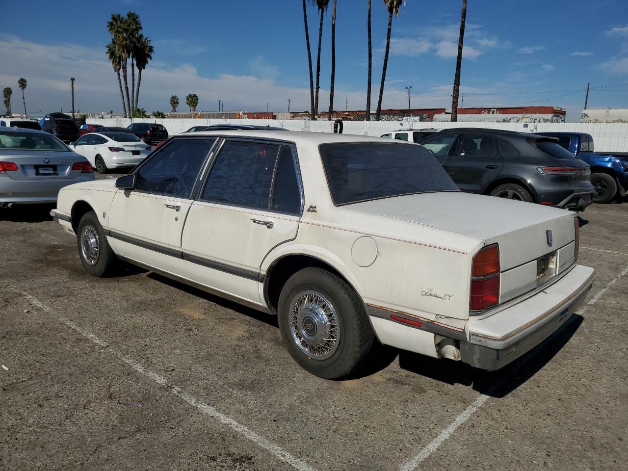 1G3HY54C6J1800245 1988 Oldsmobile Delta 88 Royale Brougham