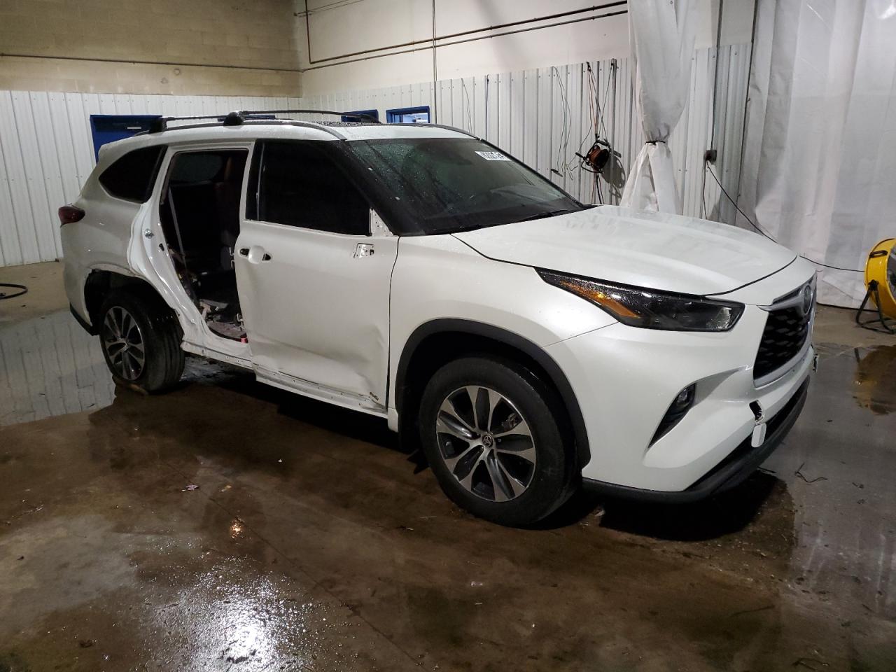 2022 Toyota Highlander Hybrid Xle VIN: 5TDGBRCH4NS549235 Lot: 82021554