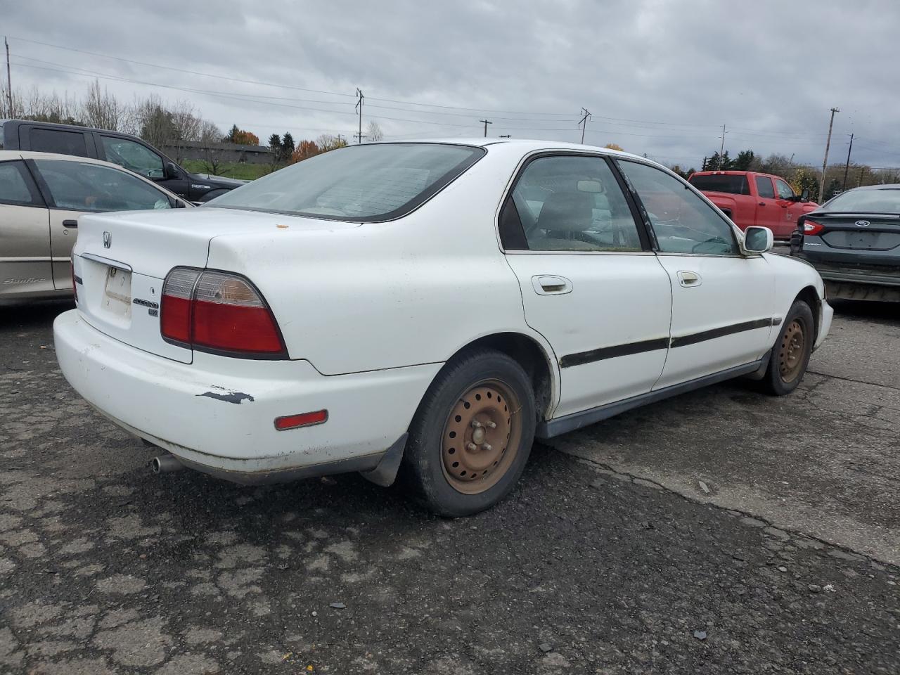 1996 Honda Accord Lx VIN: 1HGCD5633TA087165 Lot: 81631574