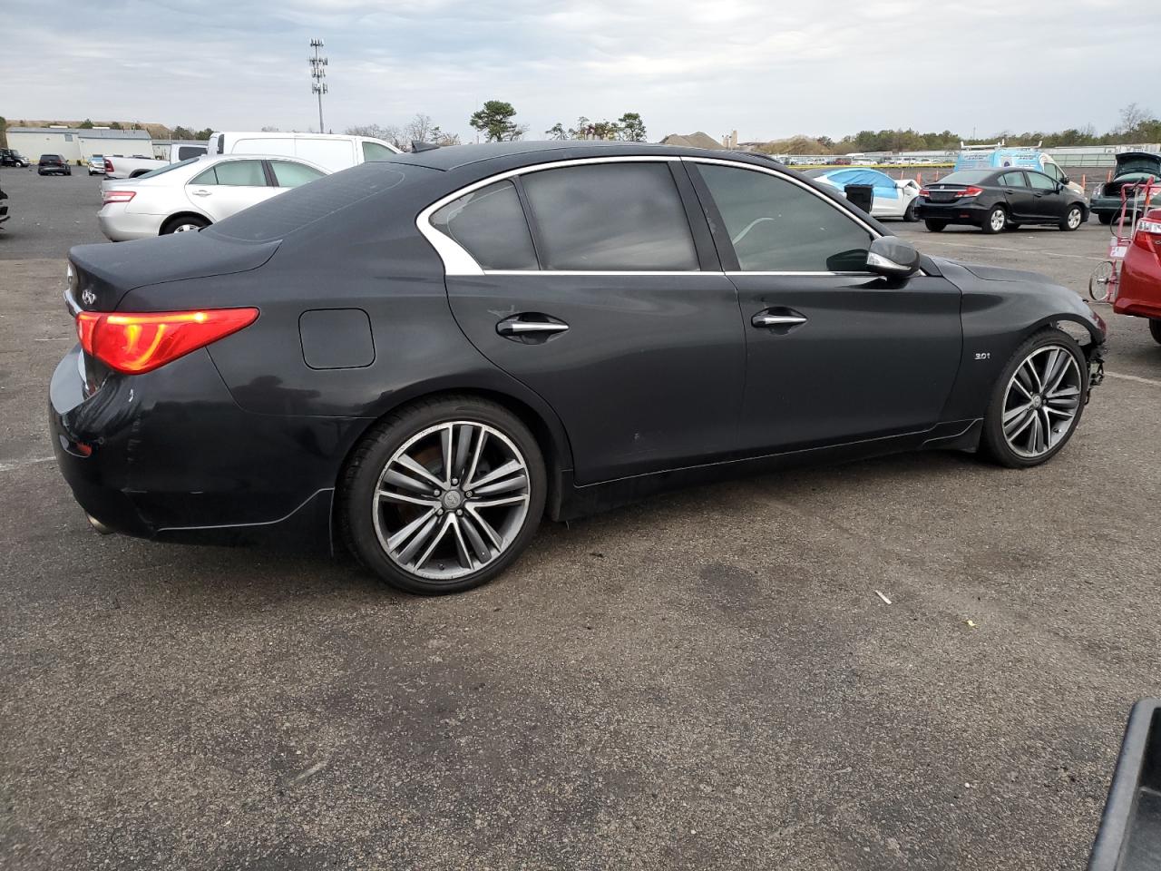 2017 Infiniti Q50 Premium VIN: JN1EV7AR7HM833783 Lot: 82384764