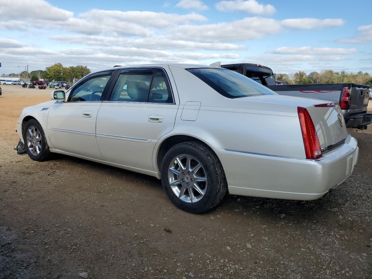 2011 Cadillac Dts Luxury Collection VIN: 1G6KD5E64BU121197 Lot: 80989474