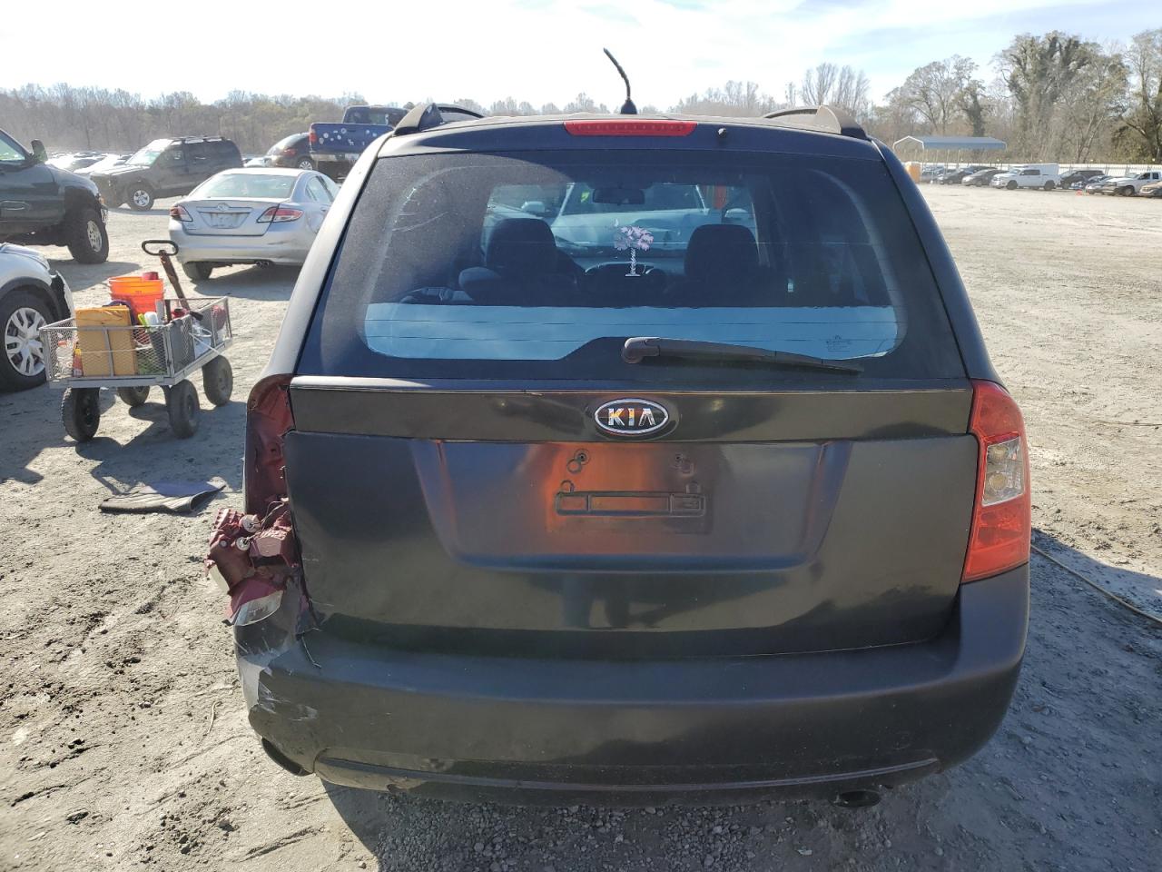 2007 Kia Rondo Lx VIN: KNAFG526677101823 Lot: 82329854