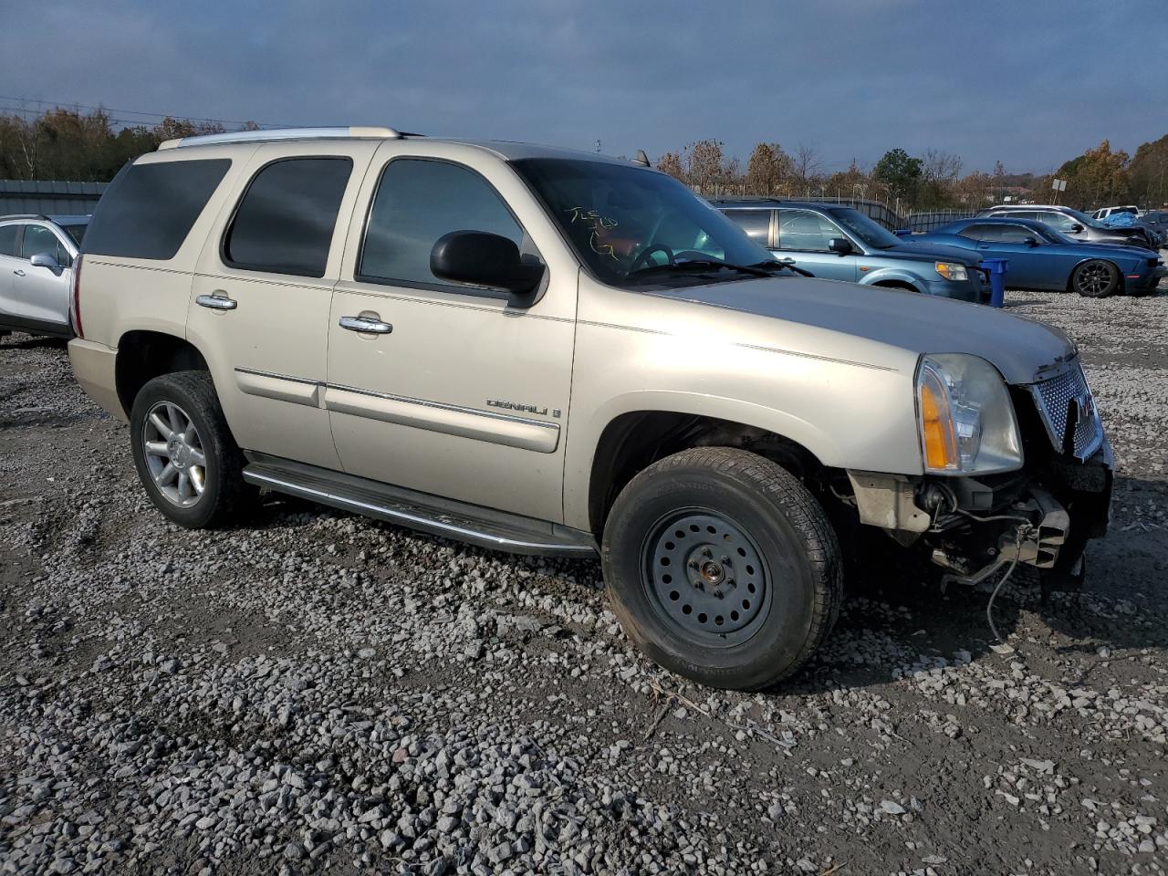 2007 GMC Yukon Denali VIN: 1GKFK63847J275632 Lot: 82809504