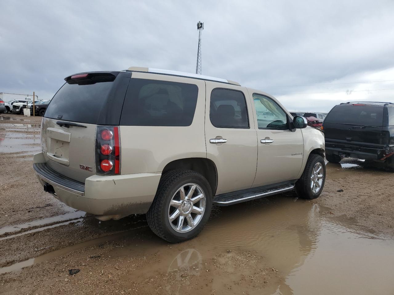 2008 GMC Yukon Denali VIN: 1GKFK63868J115852 Lot: 78908254