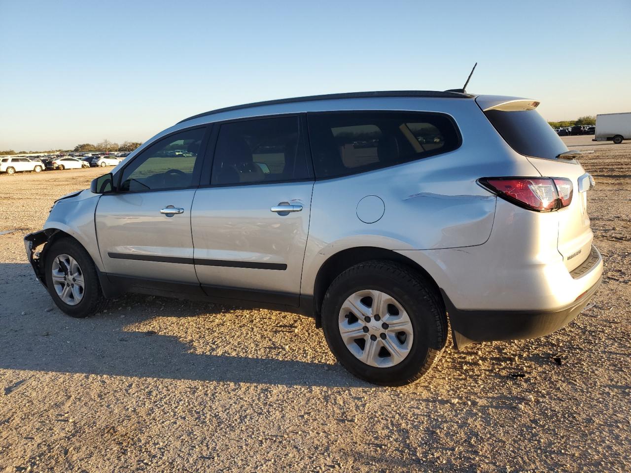 2017 Chevrolet Traverse Ls VIN: 1GNKRFED4HJ324305 Lot: 81313504