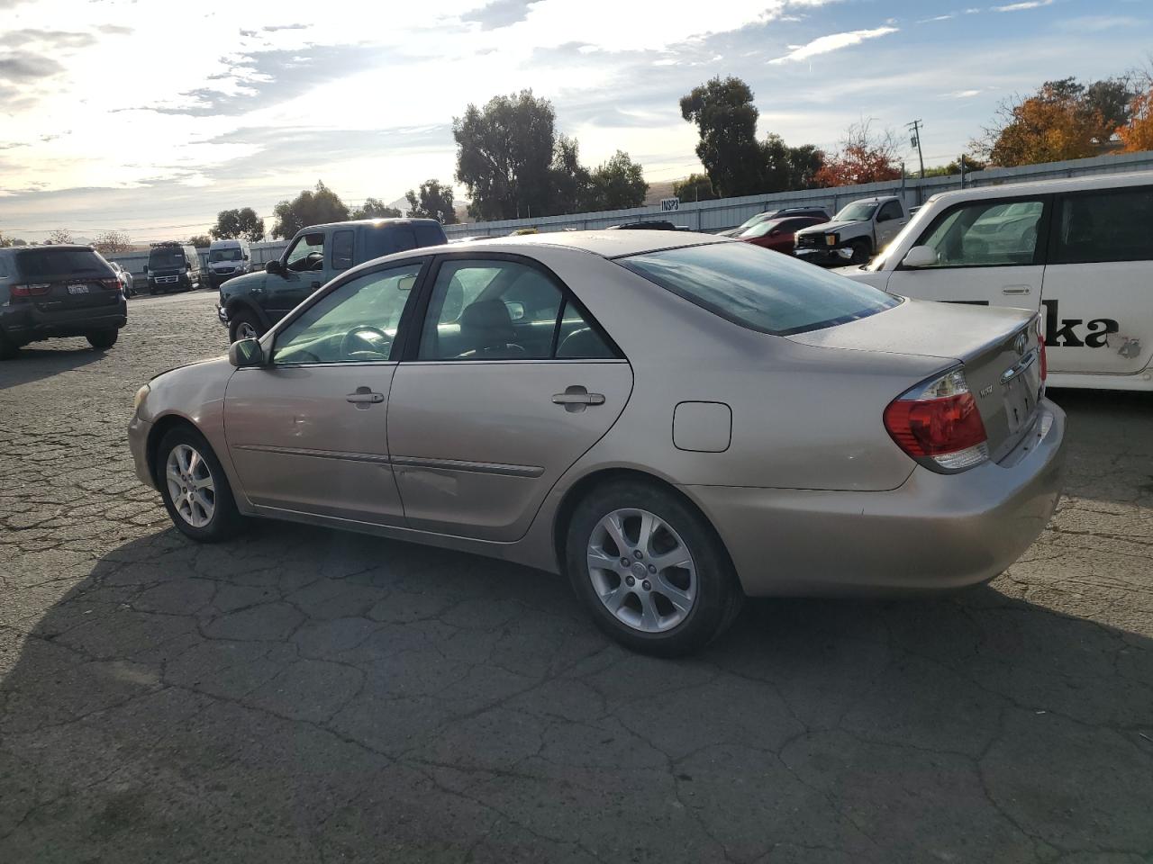 JTDBF30K050162602 2005 Toyota Camry Le