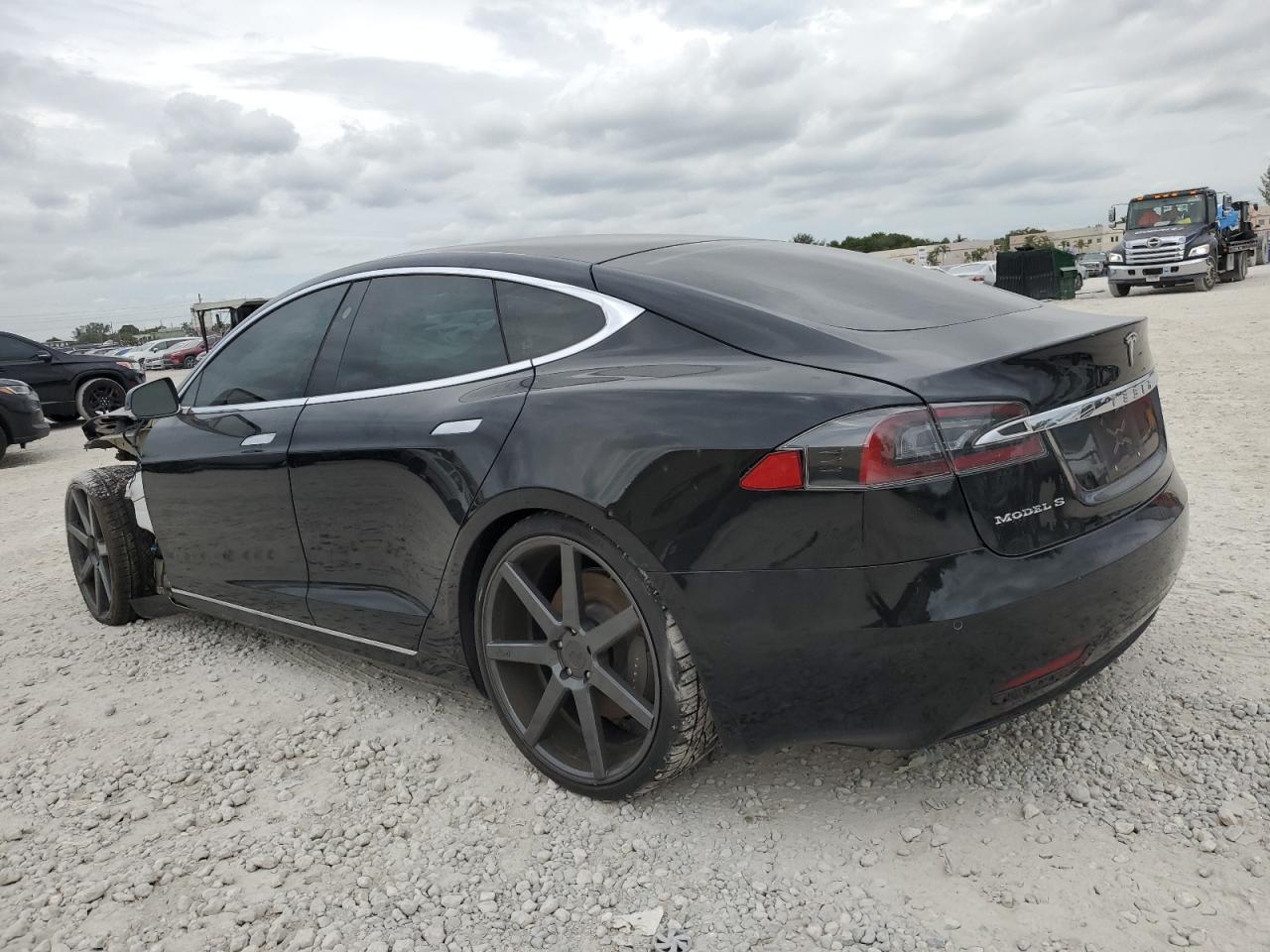 5YJSA1E29JF280784 2018 Tesla Model S