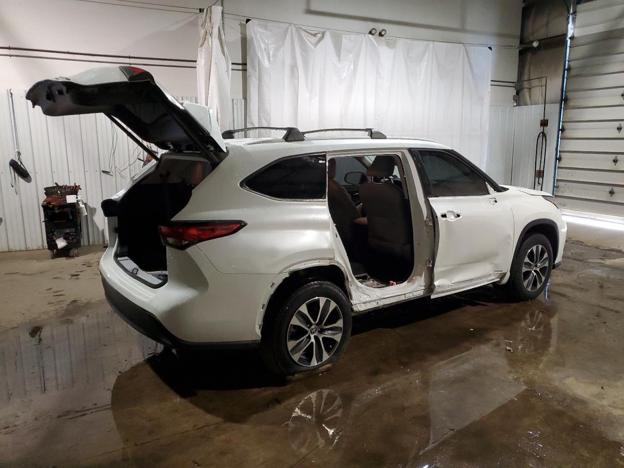 2022 Toyota Highlander Hybrid Xle VIN: 5TDGBRCH4NS549235 Lot: 82021554