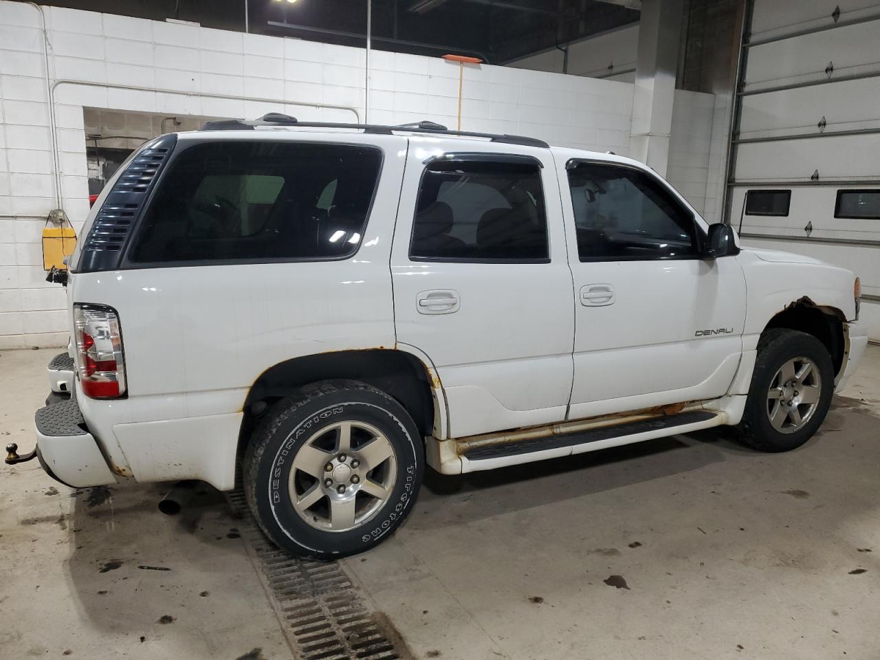 1GKEK63U75J140568 2005 GMC Yukon Denali