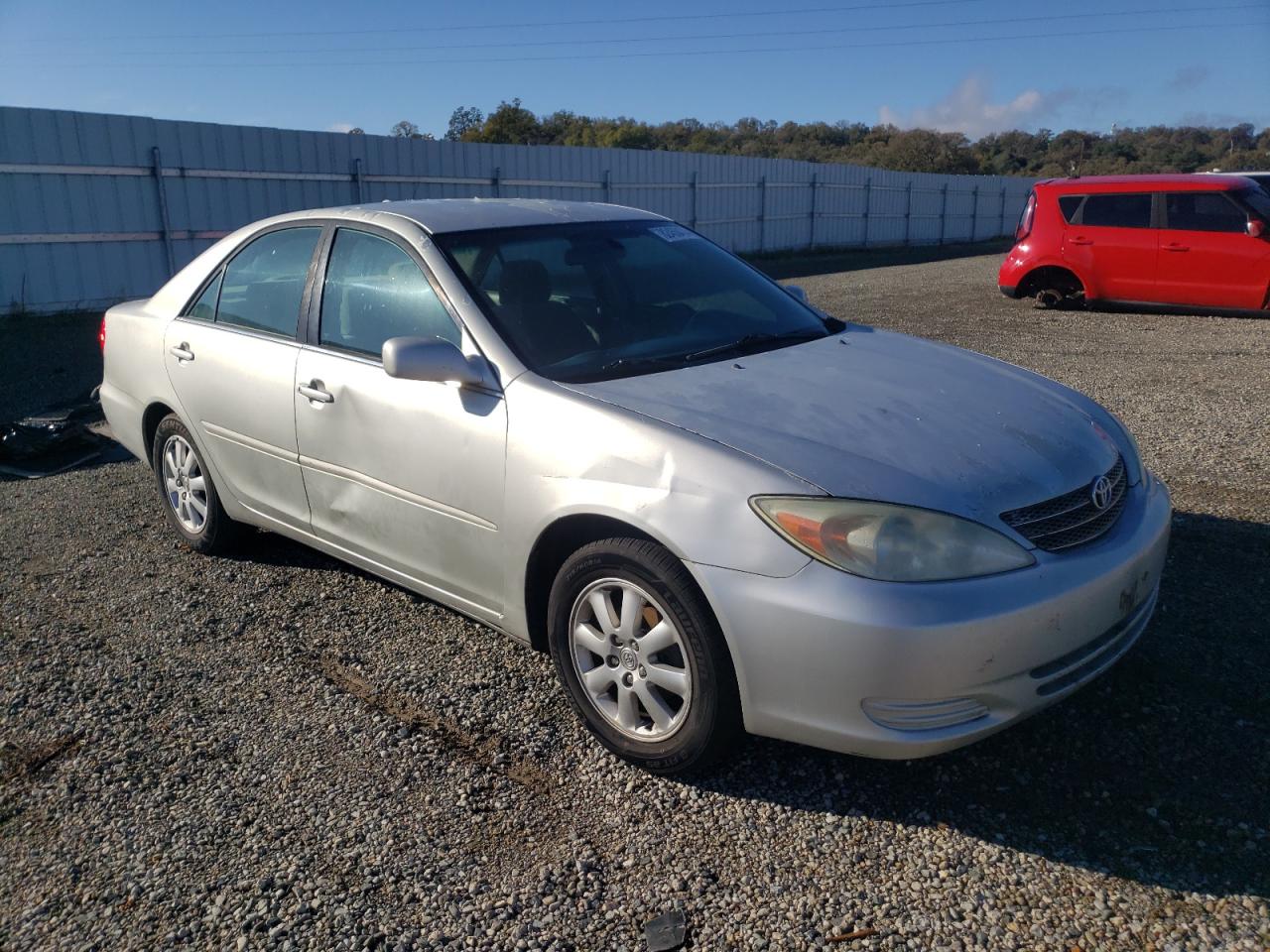 2003 Toyota Camry Le VIN: 4T1BF30K93U557105 Lot: 82450474