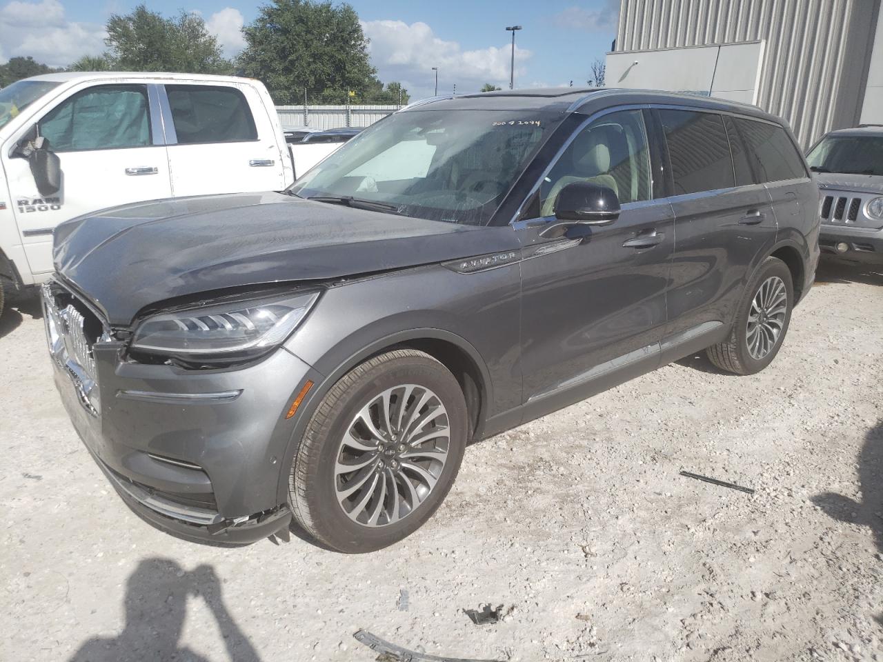 5LM5J7WC7PGL18995 2023 Lincoln Aviator Reserve