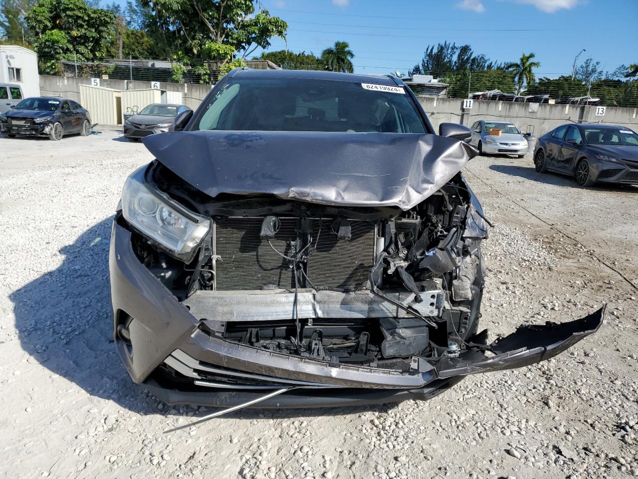 5TDKZRFH1KS564899 2019 Toyota Highlander Se