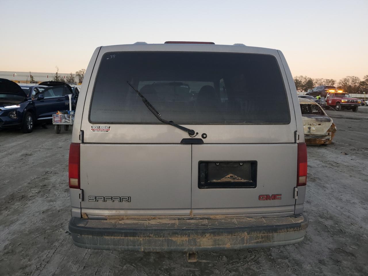 2000 GMC Safari Xt VIN: 1GTDM19W8YB529442 Lot: 75748444