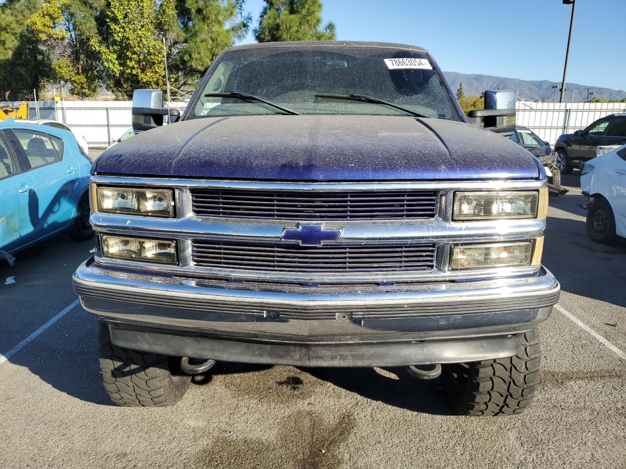 1999 Chevrolet Suburban C1500 VIN: 1GNEC16R9XJ307672 Lot: 78663054