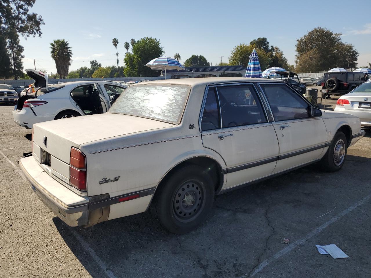 1G3HY54C6J1800245 1988 Oldsmobile Delta 88 Royale Brougham